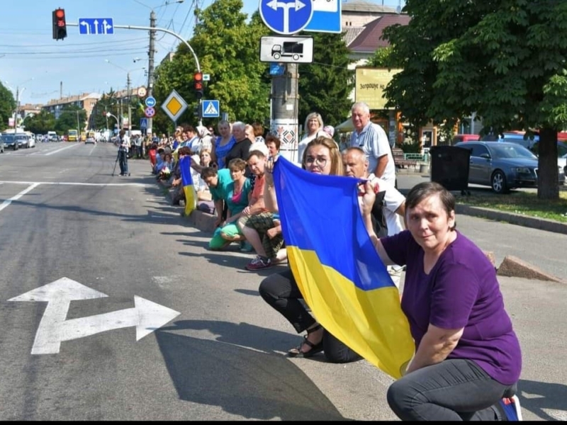 Проводжали на колінах: Київщина прощалася з Народним героєм України Андрієм Верхоглядом