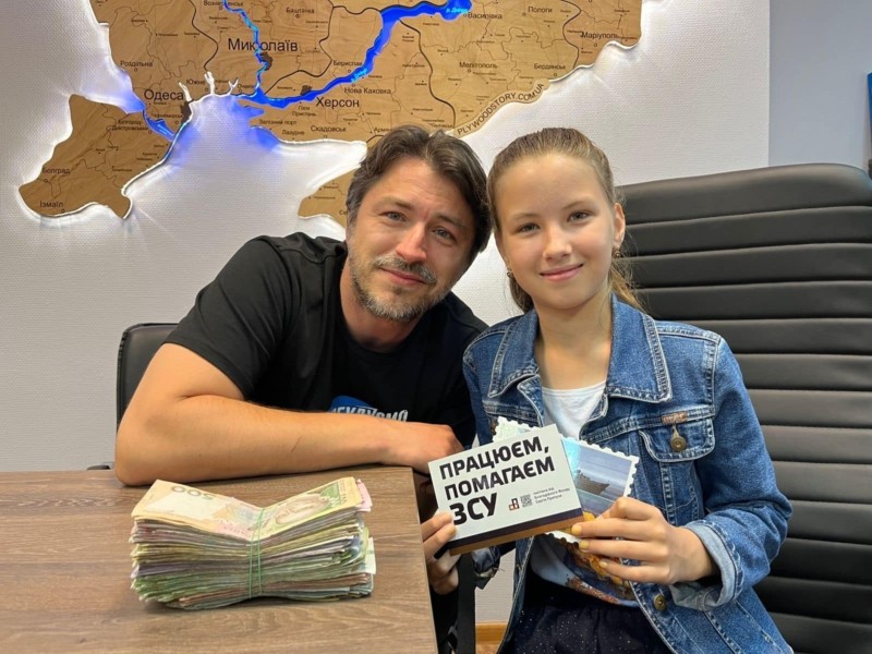 10-річна дівчинка грою в шашки з перехожими зібрала 21 тис.грн для фонду Притули