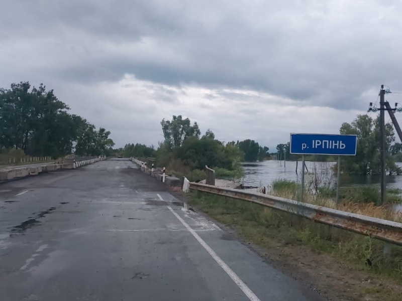 В Демидові сьогодні відновлять проїзд зруйнованим мостом через Ірпінь