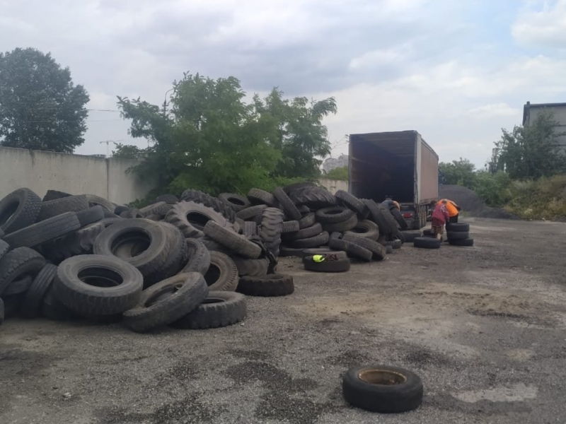 У Дарницькому районі за місяць зібрали майже 1 тисячу гумових шин на утилізацію
