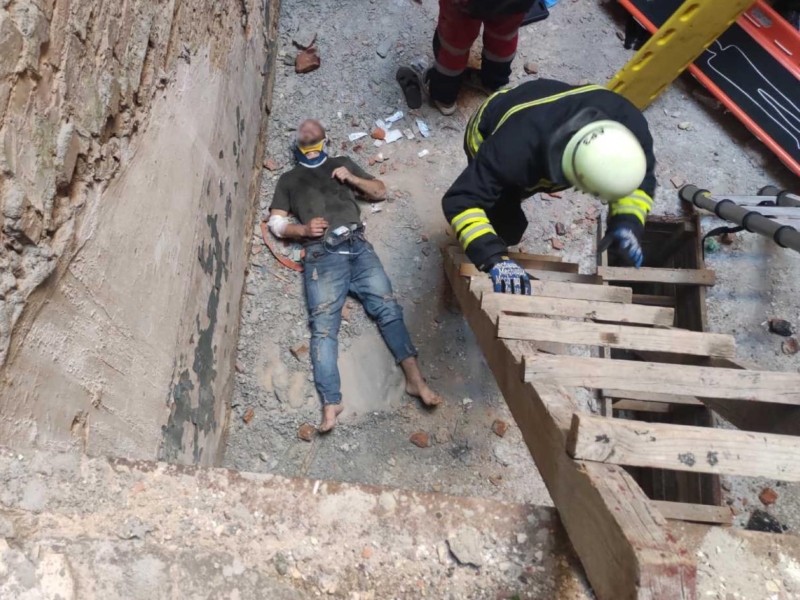Чоловік впав з висоти на будівництві будинку в Подільському районі (ФОТО)