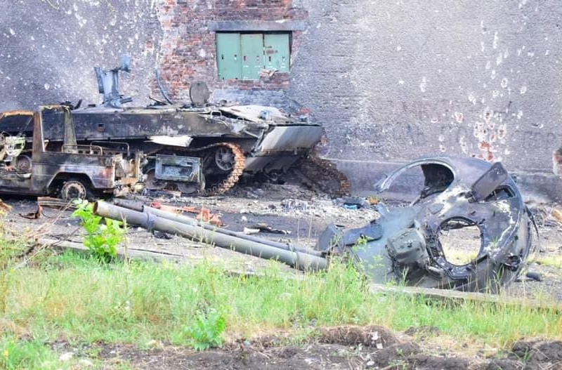 Кістки збирали: ударний дрон знищив 15 окупантів, які дивилися кіно в танку (ВІДЕО)