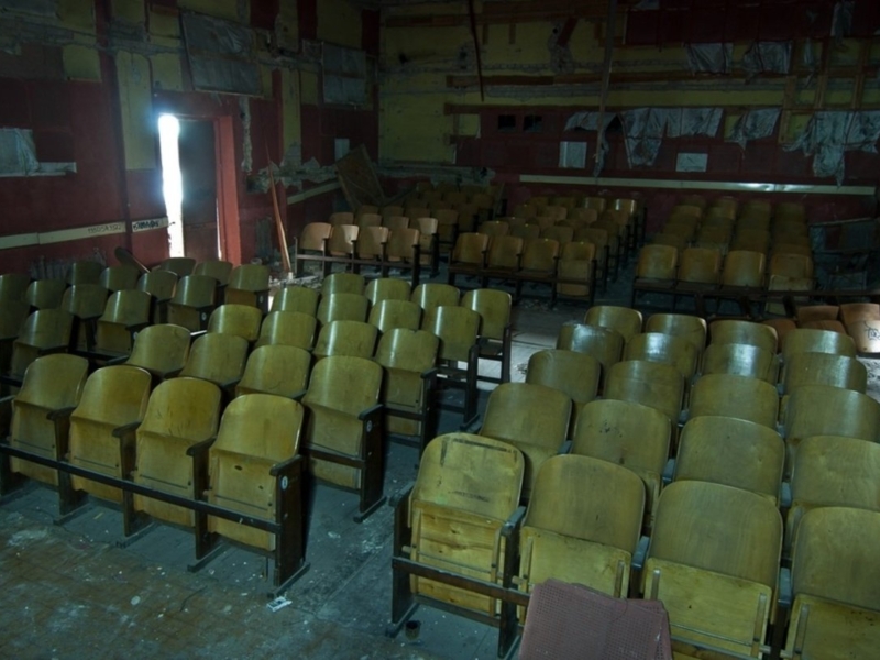 Суд залишив у силі рішення про повернення в комунальну власність будівлі кінотеатру “Молодіжний” на Святошино