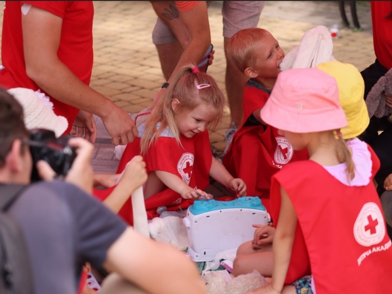 Червоний Хрест у столиці влаштував день психологічного розвантаження для дітей і дорослих