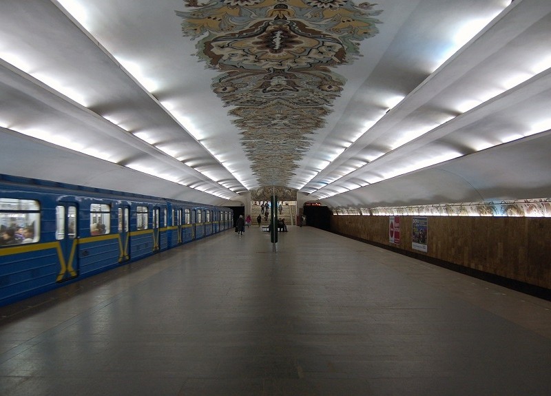 Вестибюлі станції метро «Мінська» змінять роботу