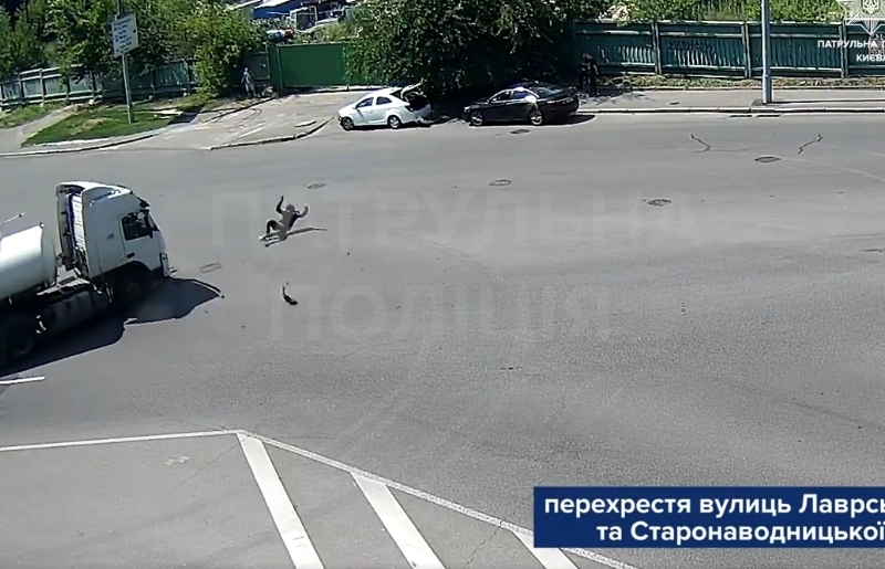 Поліція показала відео аварій з мотоциклами в Києві