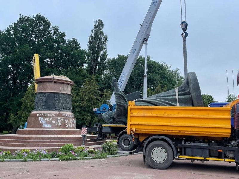 В центрі Переяслава знесли пам’ятник на честь “возз’єднання України з Росією”