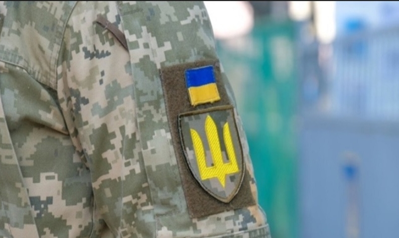 Оголошення про мобілізацію на під’їздах у Києві: кому треба йти до військкомату