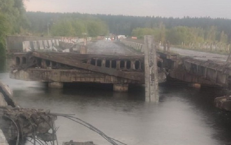 Руйнування мосту біля села Демидів: як організовано рух транспорту