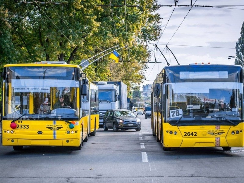 Петицію про скасування зупинки руху транспорту в Києві під час тривоги розгляне Кличко