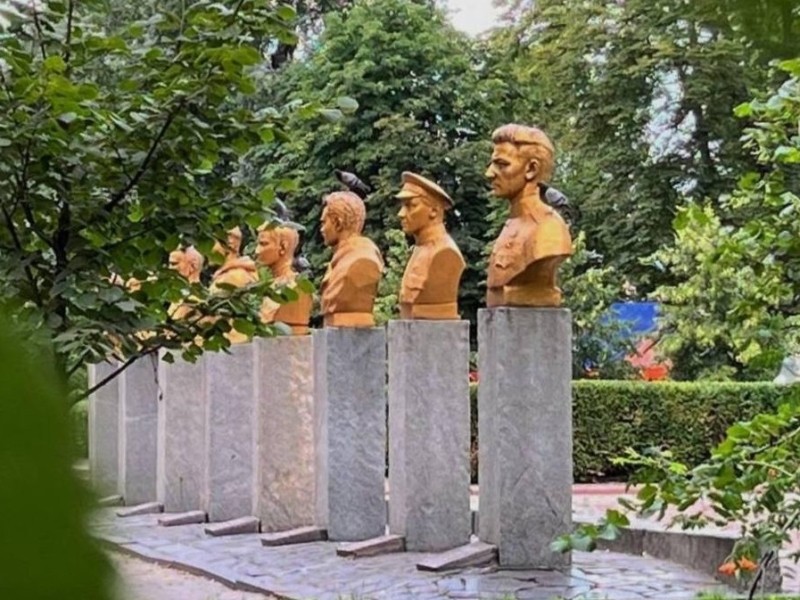 У Борисполі приберуть радянських ідолів з Алеї героїв