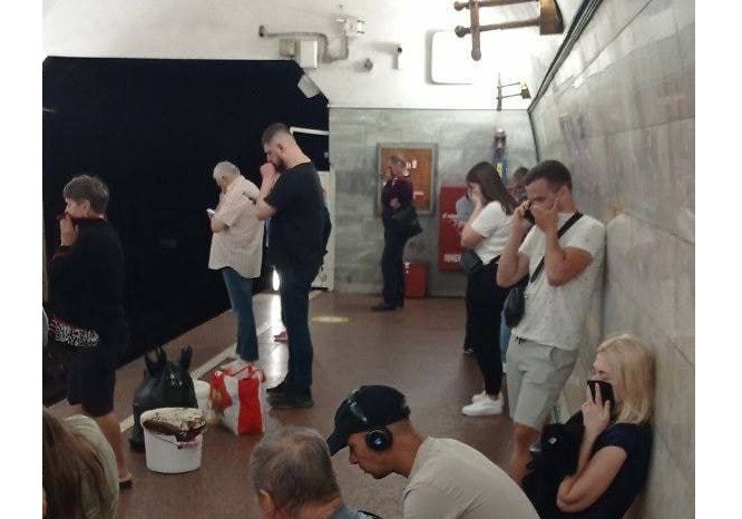 Неадекват розпилив жінці в обличчя газ у метро