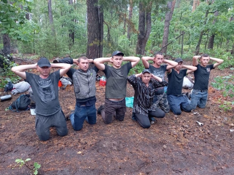 У лісі під Києвом затримали групу підозрілих чоловіків