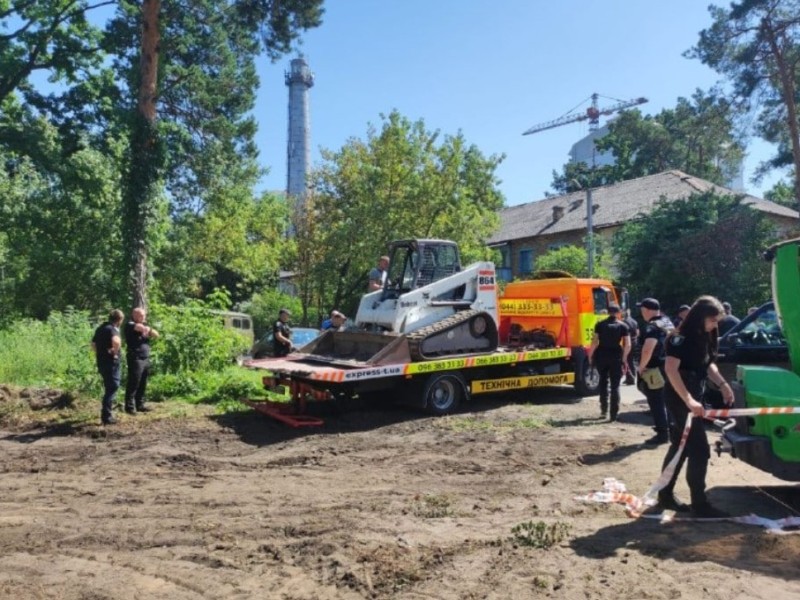 Поліція конфіскувала будівельну техніку, яка незаконно працювала у Біличанському лісі – ЗМІ