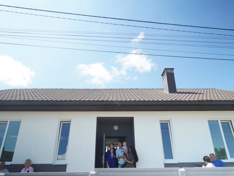 У Дмитрівці збудували 5 будинків для родин, які втратили житло через ворожі обстріли