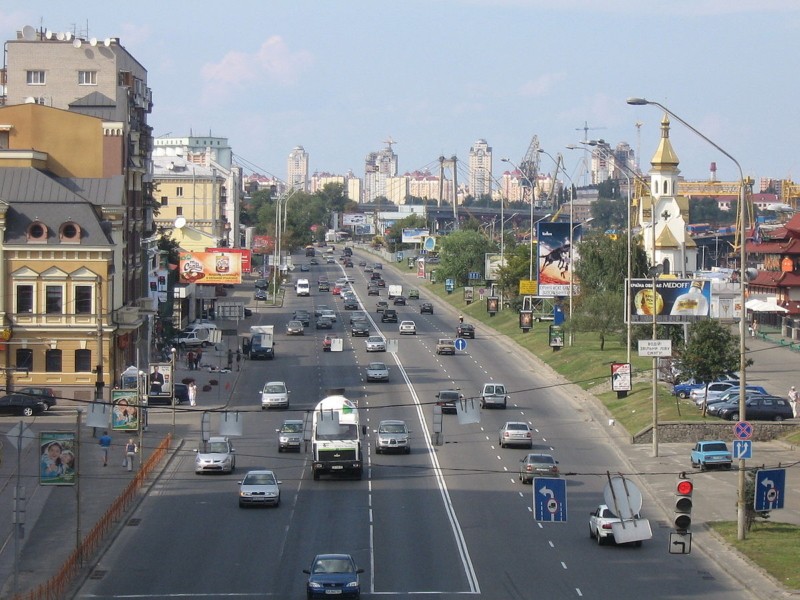 Ціна на бензин і дизель повзе вгору, газ стоїть на місці: на яких АЗС найвигідніше заправити авто у Києві