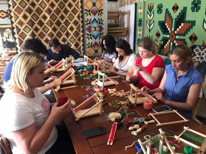 У Богуславі проходять майстер-класи з традиційного ткацтва