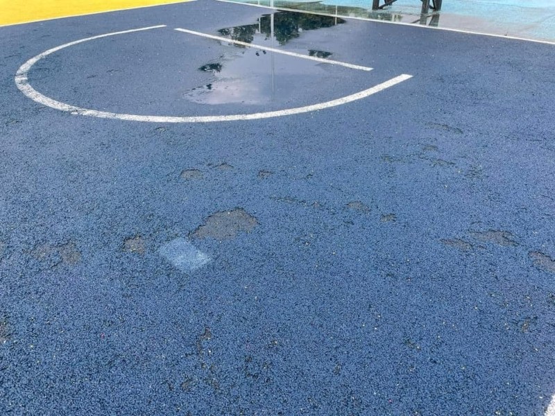 Відвідувачі ВДНГ скаржаться на гумове покриття в новому Урбан-парку (ФОТО)