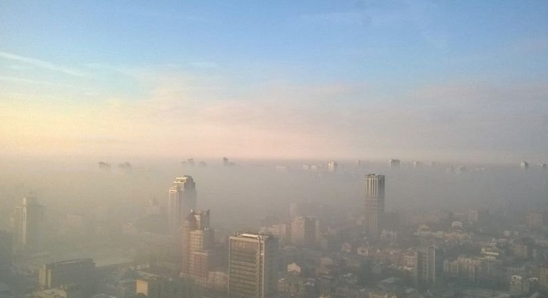 У ДСНС пояснили, звідки взявся смог у Києві