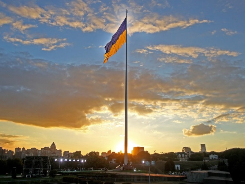 У Києві замінять полотно головного прапора України