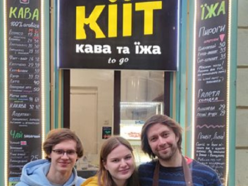 У Києві біля Палацу спорту переселенці з Ірпеня відкрили кафе КІІТ