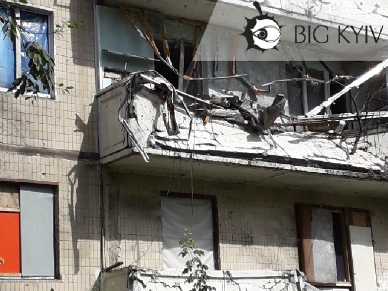 П’ять місяців після обстрілу: як виглядає пошкоджена багатоповерхівка на Мостицькій