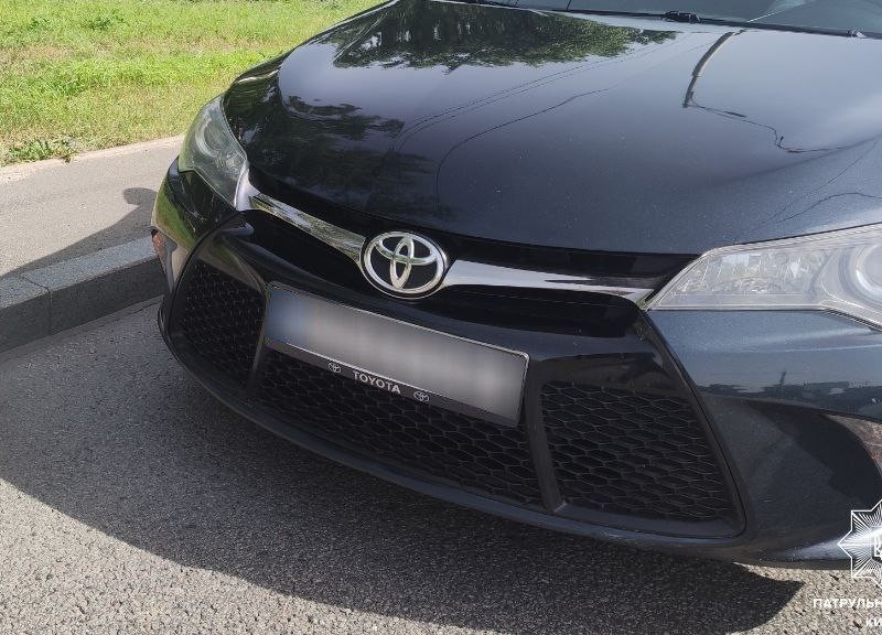 В Києві патрульні виявили автомобіль Toyota, який викрали на Рівненщині