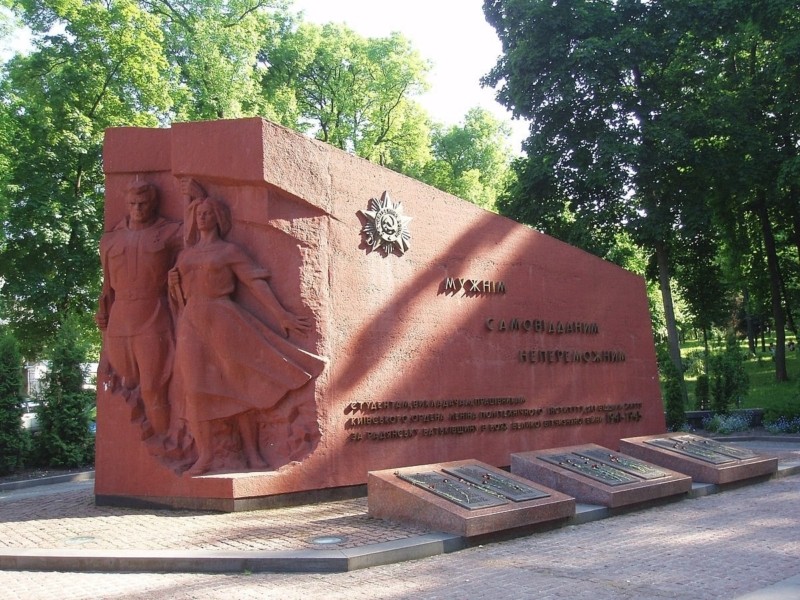 На території КПІ декомунізували пам’ятник на честь загиблих викладачів і студентів