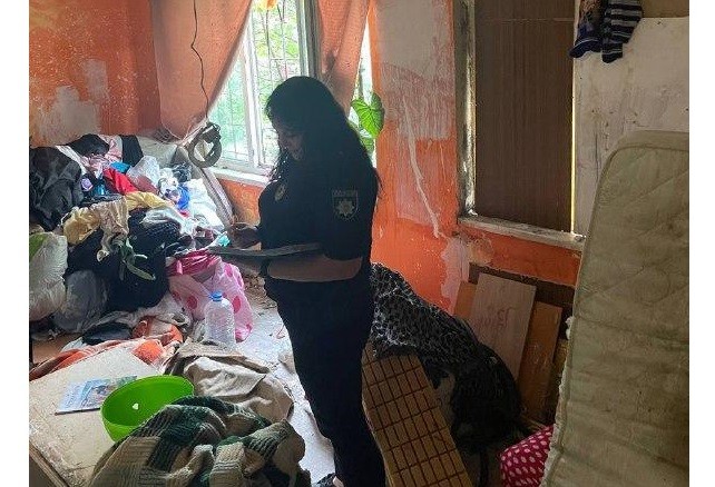 Жили серед сміття і тарганів: поліцейські вилучили двох дітей із неблагополучної родини