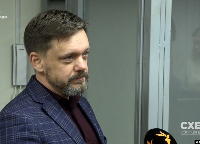 Напад на журналістів “Схем” в “Укрексімбанку”: суд визнав Мецгера винним та покарав штрафом