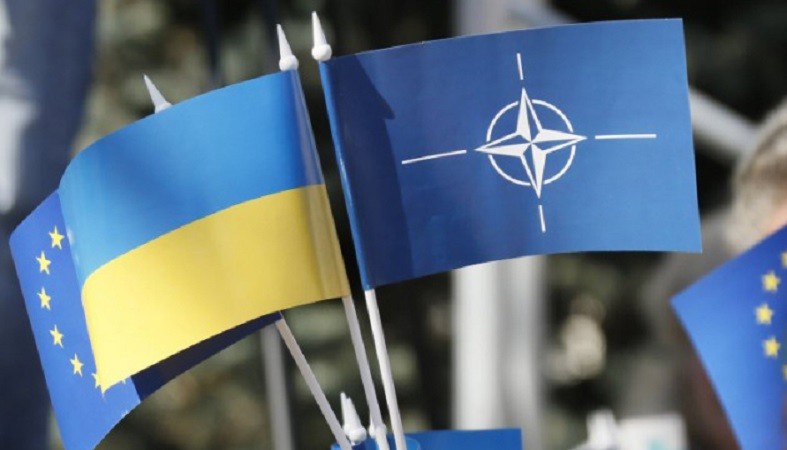 Україна подає заявку на вступ до НАТО у пришвидшеному порядку. Переговори можливі лише з новим російським президентом