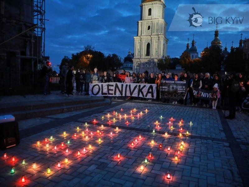 На Софійській площі вшанували пам’ять загиблих в Оленівці бійців ЗСУ (ФОТОРЕПОРТАЖ)