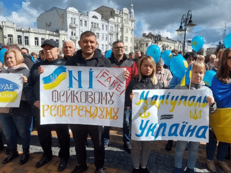 Ні псевдореферендуму окупантів! Маріупольці провели мітинг у центрі Києва (ФОТО)