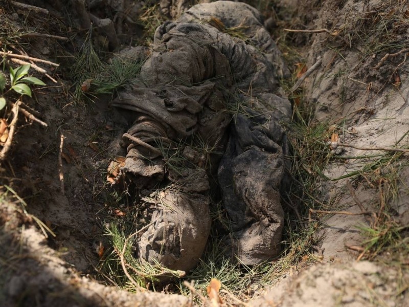 Вдягнули на голову чохол і стратили – тіло ще одного закатованого окупантами чоловіка знайшли на Київщині (ФОТО)