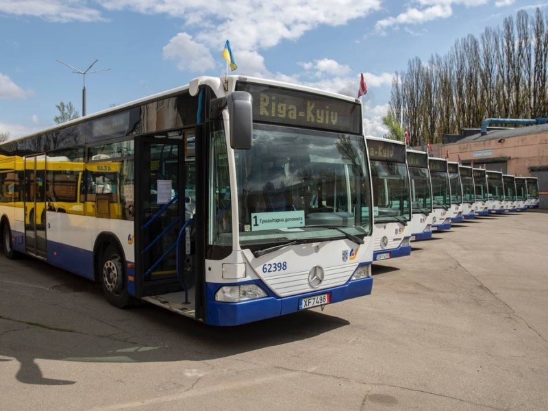 Подаровані Ригою автобуси виходять на новий маршрут в Києві