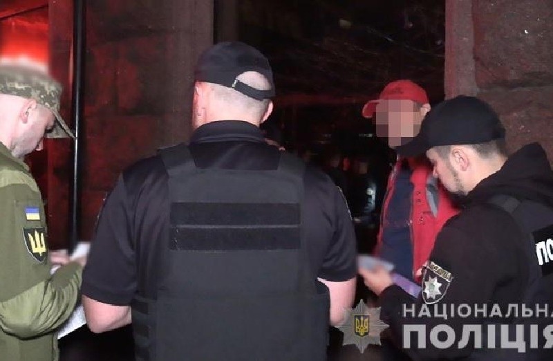 Поліцейські Києва провели рейди нічними клубами, майже 120 громадян отримали повістки