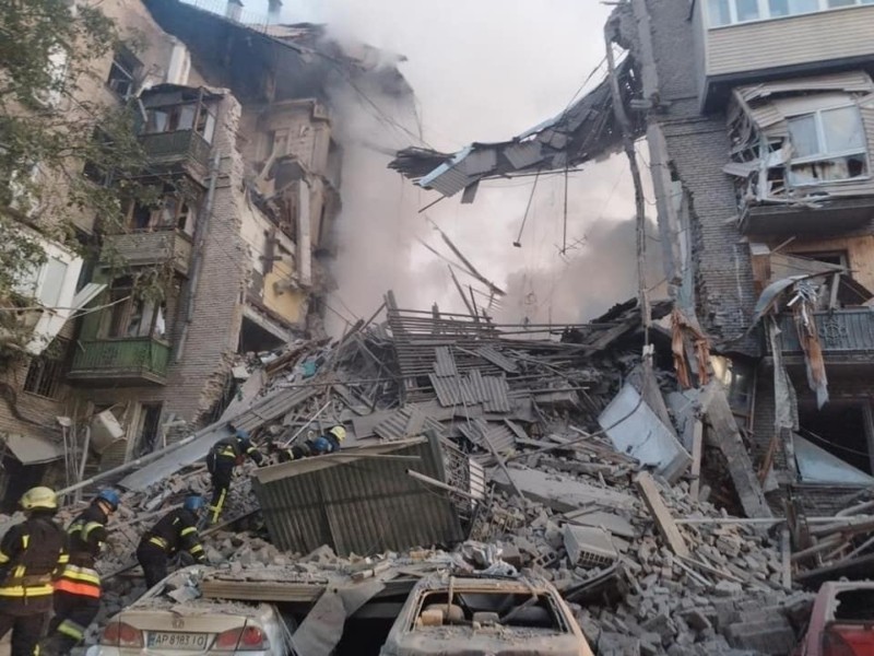 Зруйновані будинки і життя: ворог наніс 7 ракетних ударів по Запоріжжю