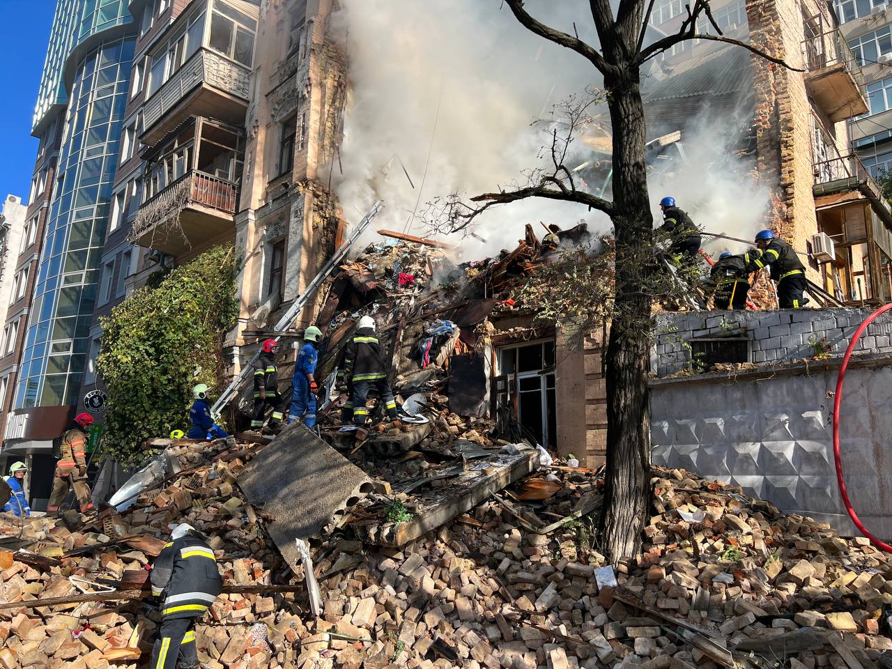 руйнування будинку дронами-камікадзе у києві 17 жовтня