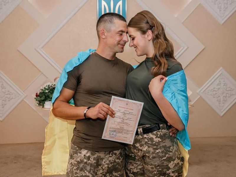 Кохання долає все: стало відомо, скільки пар одружилися у День захисників та захисниць України