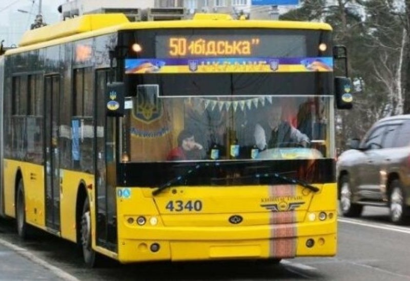На Троєщині змінено рух низки трамвайних та тролейбусних маршрутів. Що відомо