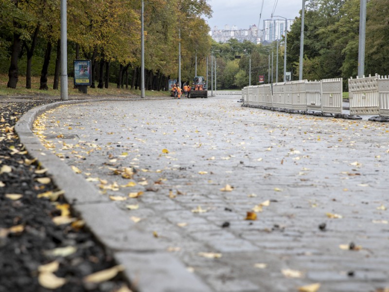 Як відремонтували Подільський узвіз та коли відкриють рух оновленою дорогою
