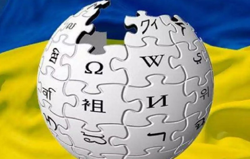 Рекордне падіння російської “Вікіпедії”: скільки переглядів в українській версії