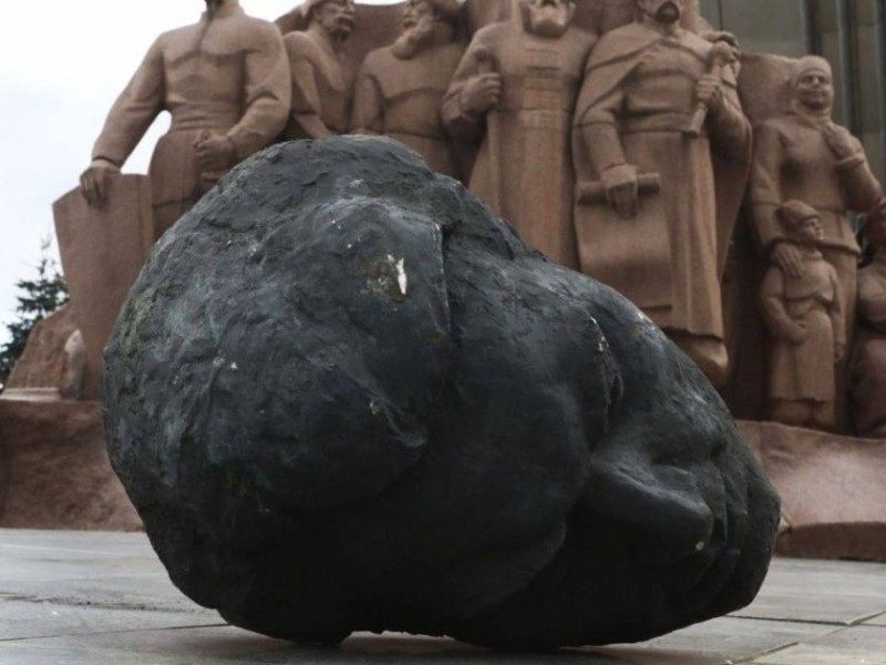 Знесені пам’ятники в ході дерусифікації готові взяти до Музею історії Києва