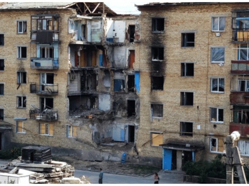 Півроку без електрики, газу, води: у передмісті мешканці продовжують жити у зруйнованих будинках (ФОТО)