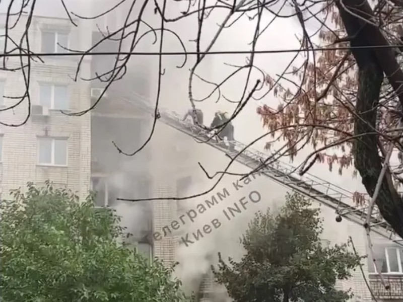 У Києві на Подолі виникла пожежа в багатоповерхівці