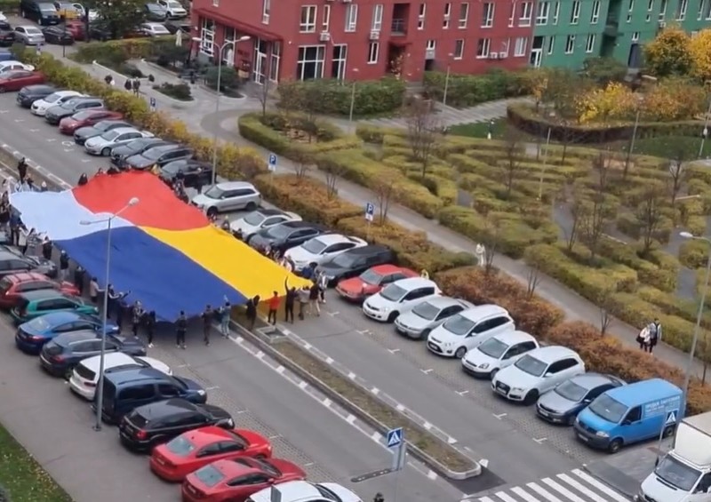 У Києві розгорнули великий спільний прапор України і Польщі