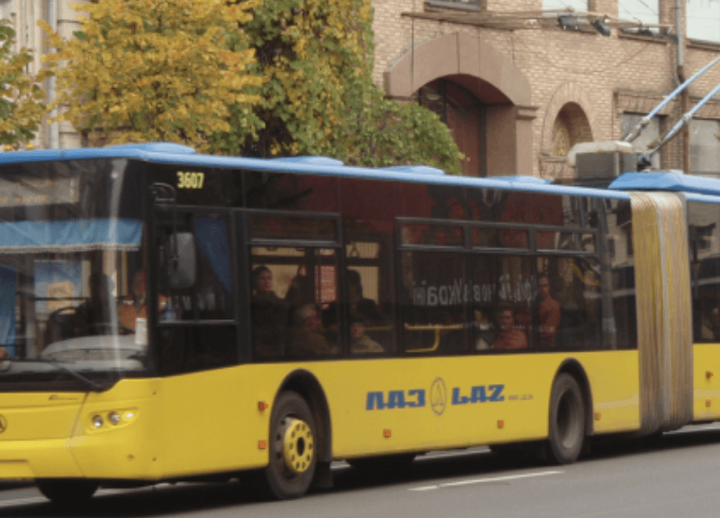 У Києві відновили рух низки тролейбусів