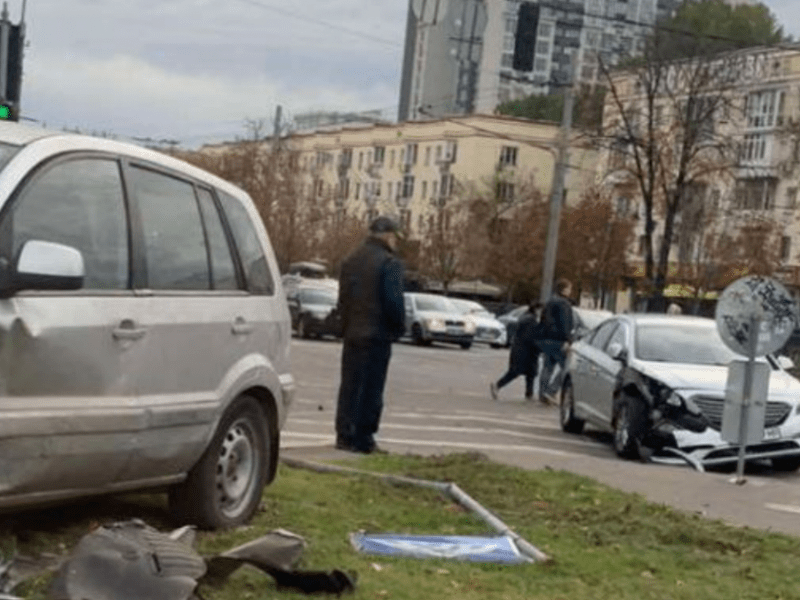 ДТП у Києві: на проспекті Перемоги водії не поділили дорогу