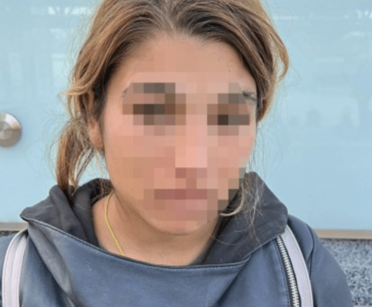 Неповнолітня пограбувала жінку у Києві