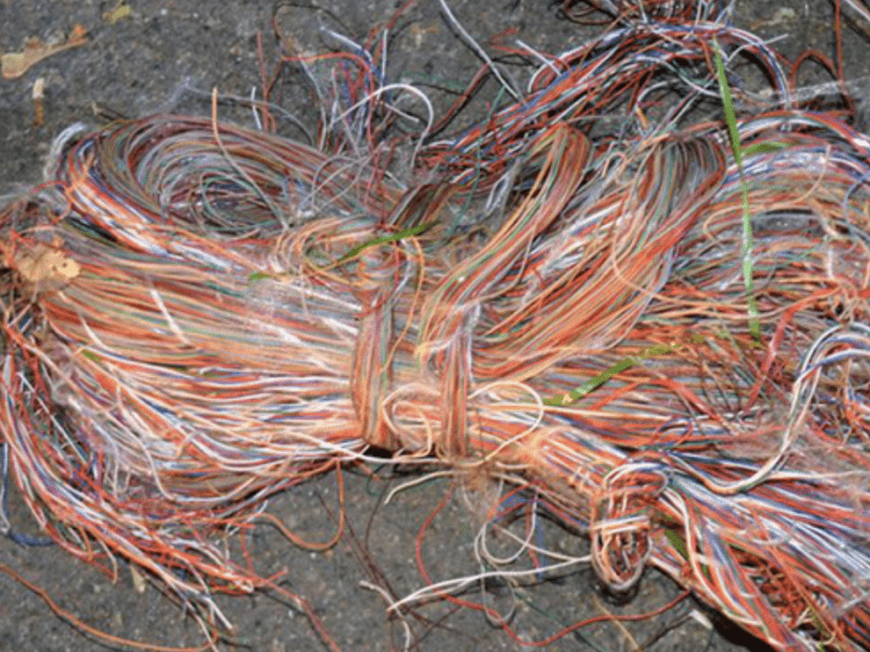На Оболоні чоловік вкрав 27 метрів кабелю ліній зв’язку
